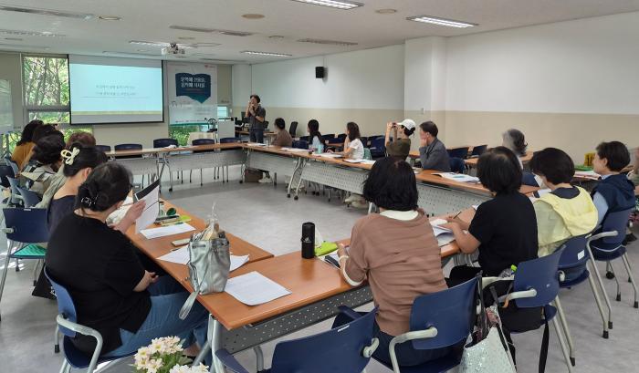 파주시 교하도서관, 문학과 음악의 이중주 ‘문학에 선율을, 음악에 서사를’ 도서관 지혜학교 성황리에 마쳐 기사 이미지
