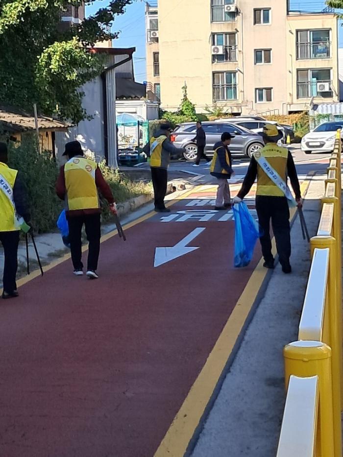 조리읍 실버경찰대, 깨끗한 지역사회 위해 ‘환경 정화 및 캠페인’실시